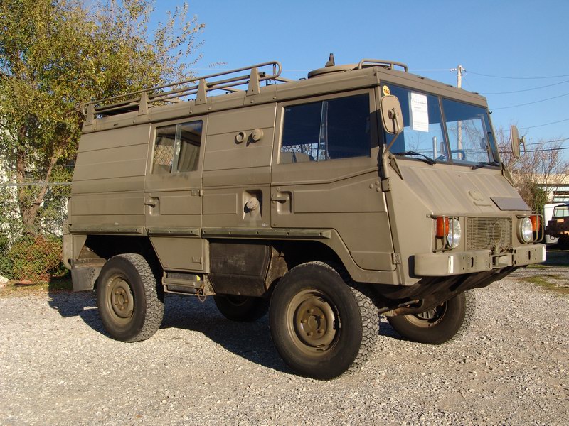 Austrian Army Radio Truck
Has been completley res ..