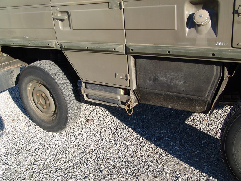 Austrian Army Radio Truck
Has been completley res ..