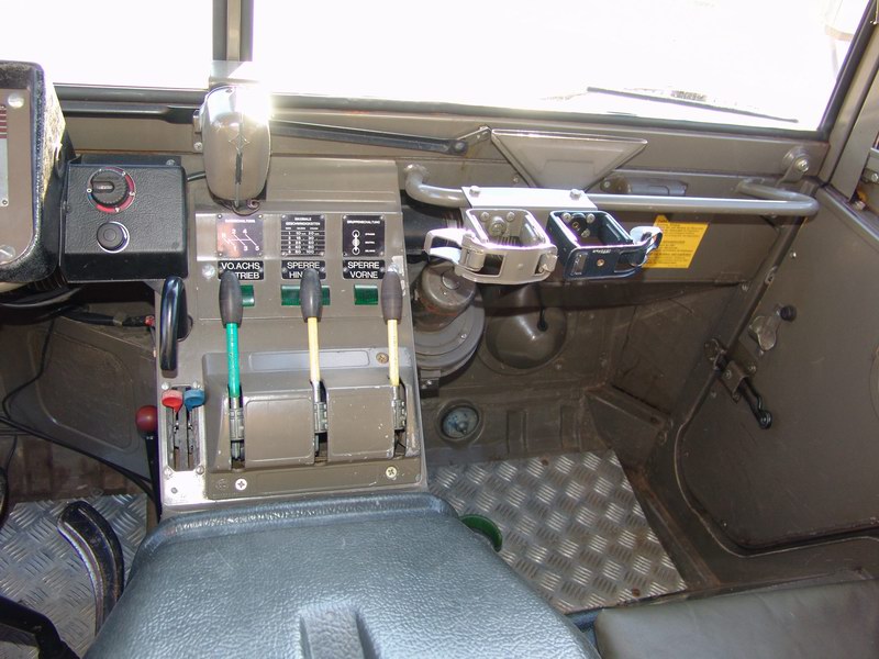 Austrian Army Radio Truck
Has been completley res ..