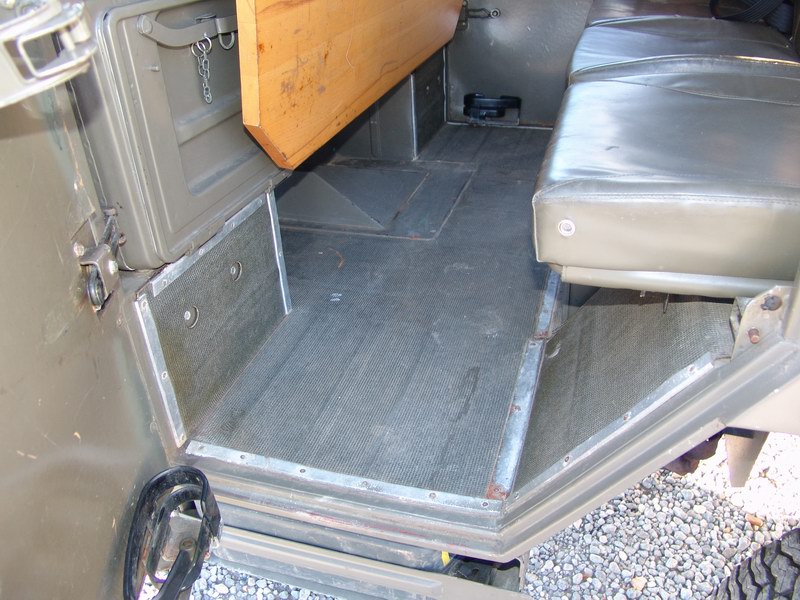 Austrian Army Radio Truck
Has been completley res ..