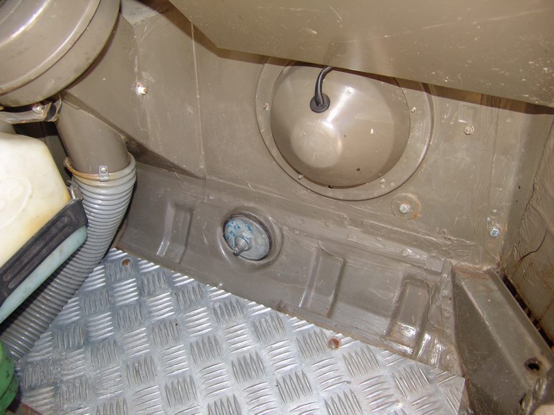 Austrian Army Radio Truck
Has been completley res ..
