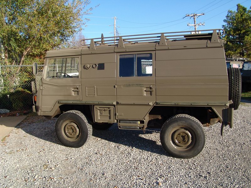Austrian Army Radio Truck
Has been completley res ..