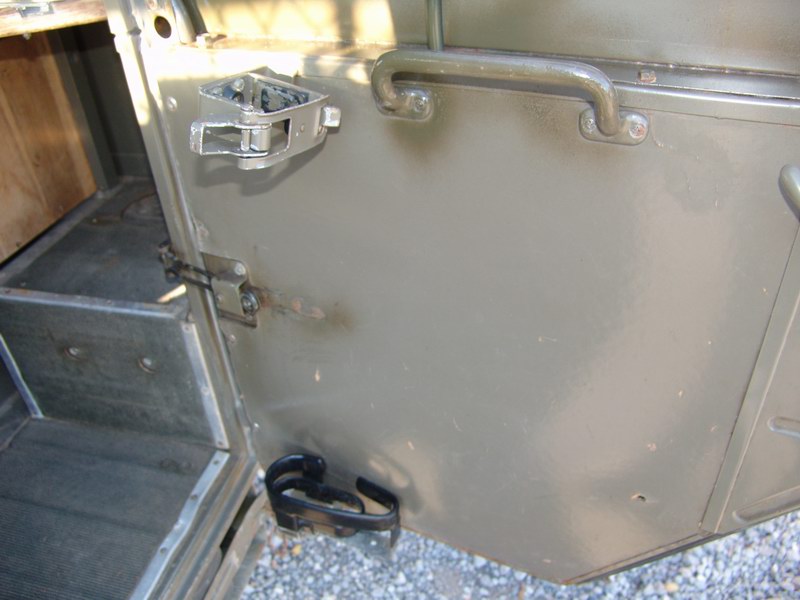Austrian Army Radio Truck
Has been completley res ..