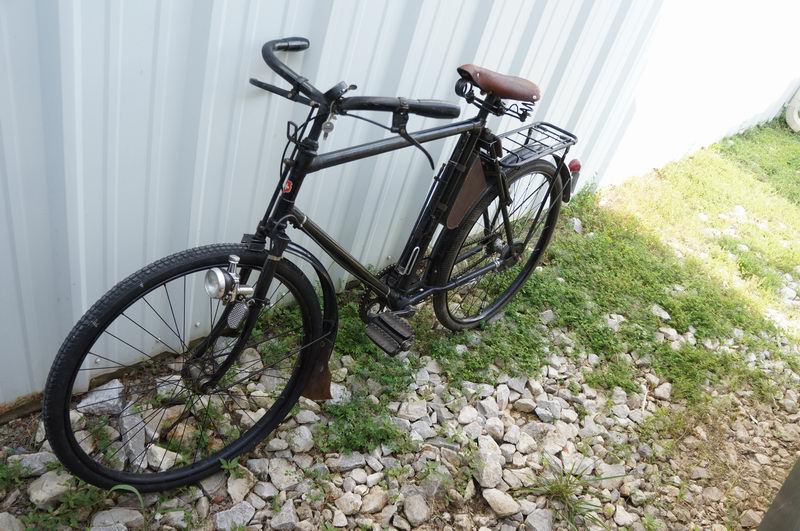 Features: 
Lights with Dyno 
One Gear 
Brakes: Fro ..