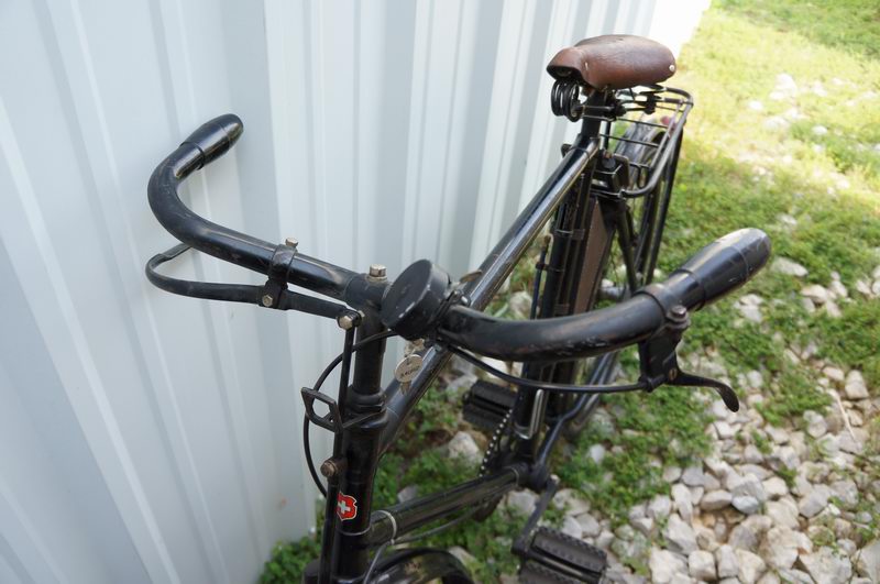 Features: 
Lights with Dyno 
One Gear 
Brakes: Fro ..