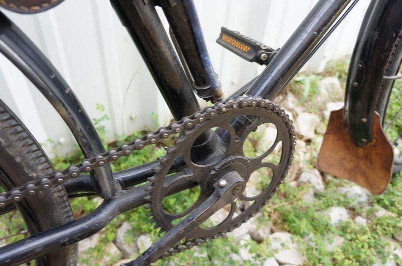 Features: 
Lights with Dyno 
One Gear 
Brakes: Fro ..