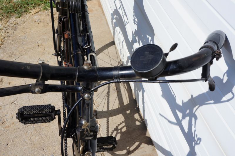 Swiss Army BicycleFeatures:Lights with DynoOne  ..