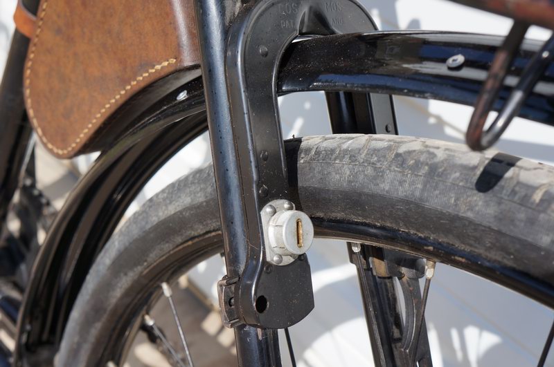 Swiss Army BicycleFeatures:Lights with DynoOne  ..