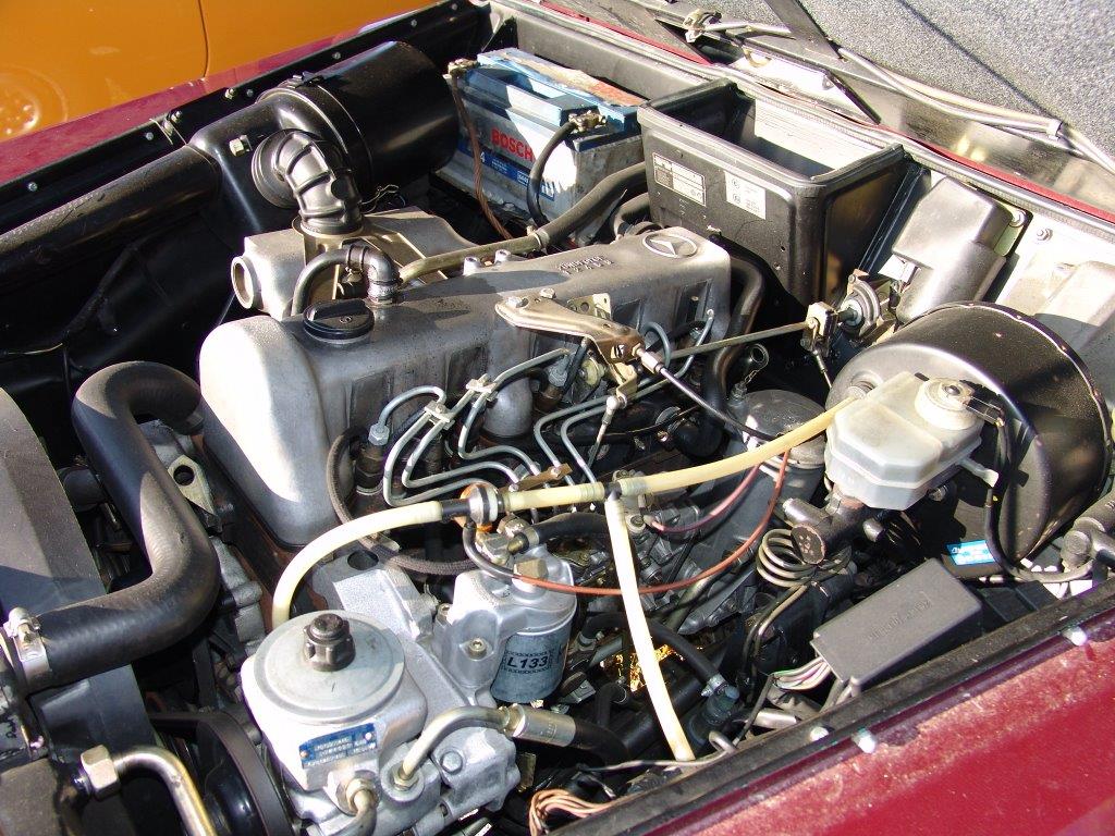 Rare short G-Wagon Hardtop with 300 Diesel

3.0L 5 ..