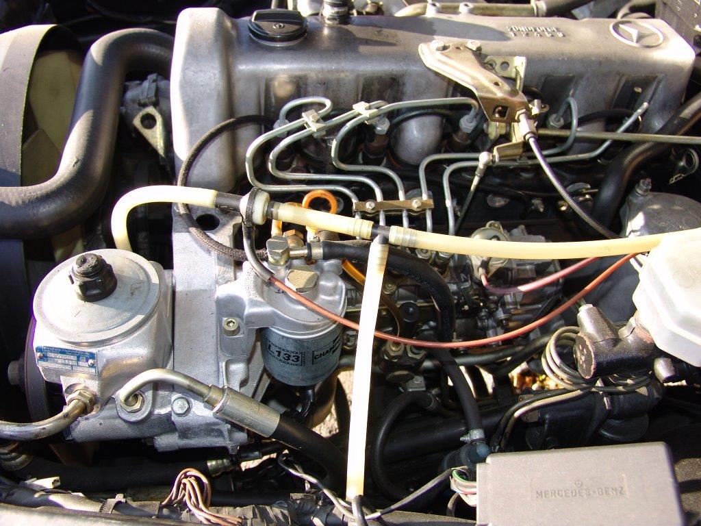 Rare short G-Wagon Hardtop with 300 Diesel

3.0L 5 ..