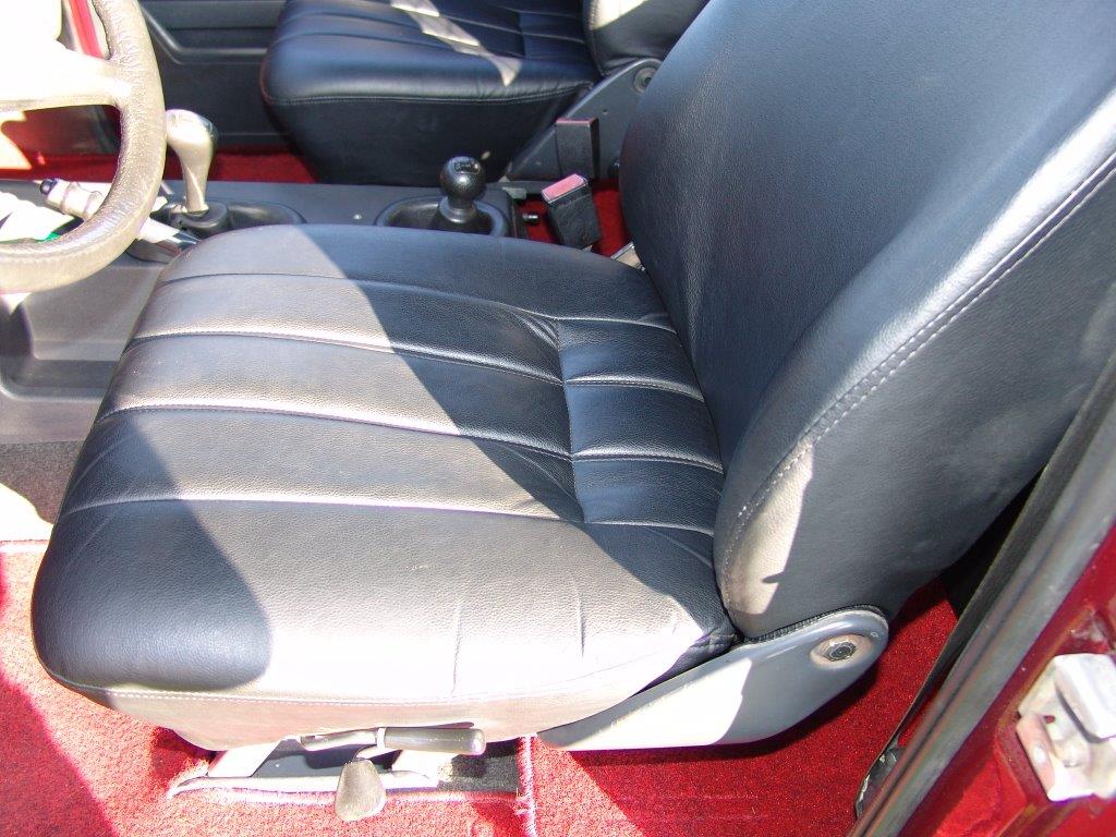 Rare short G-Wagon Hardtop with 300 Diesel

3.0L 5 ..