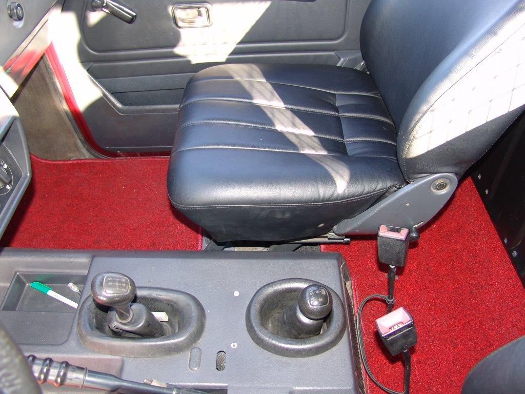 Rare short G-Wagon Hardtop with 300 Diesel

3.0L 5 ..