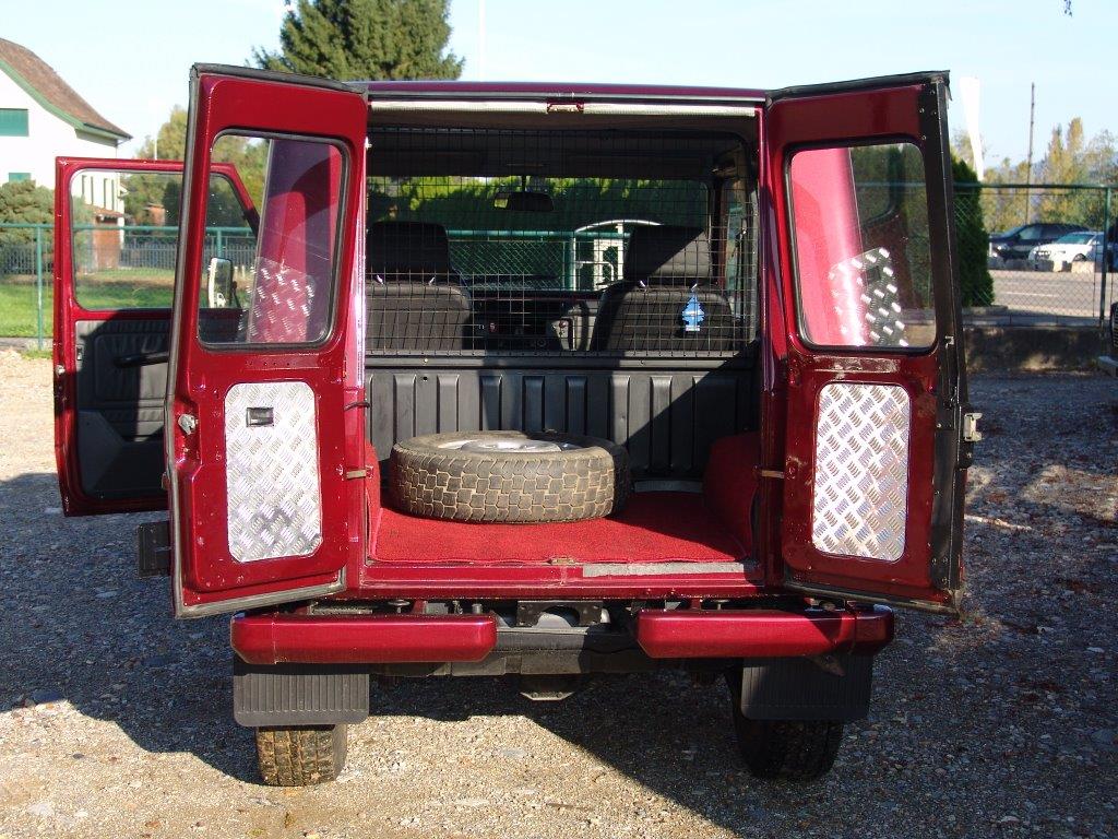 Rare short G-Wagon Hardtop with 300 Diesel

3.0L 5 ..