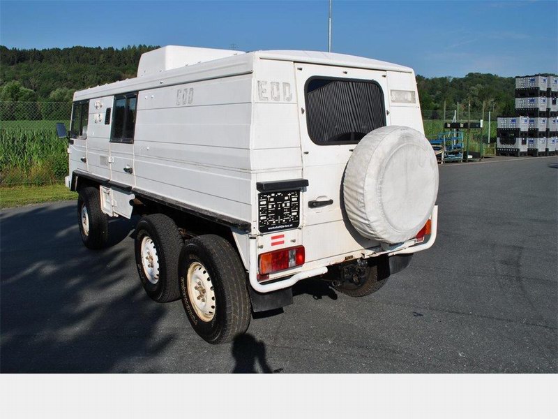 2.4L  6 Cylinder  Turbo Diesel   105HP
4 Speed Aut ..