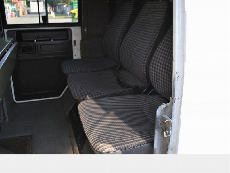 2.4L  6 Cylinder  Turbo Diesel   105HP
4 Speed Aut ..
