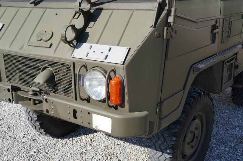 Great Condition all original Swiss Army Radio Truc ..