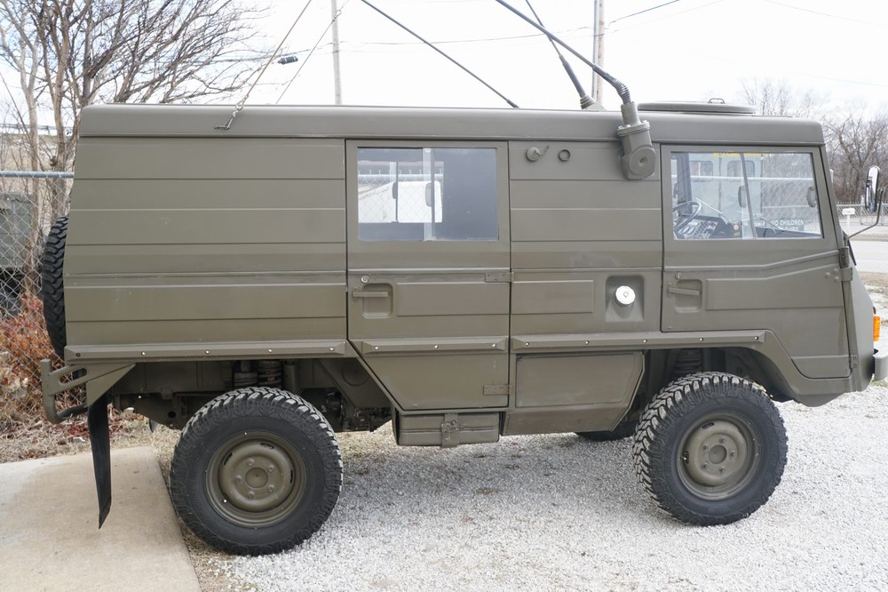 Great Condition all original Swiss Army Radio Truc ..