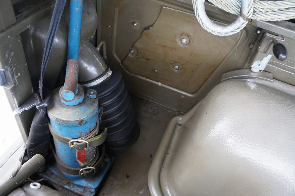 Great Condition all original Swiss Army Radio Truc ..