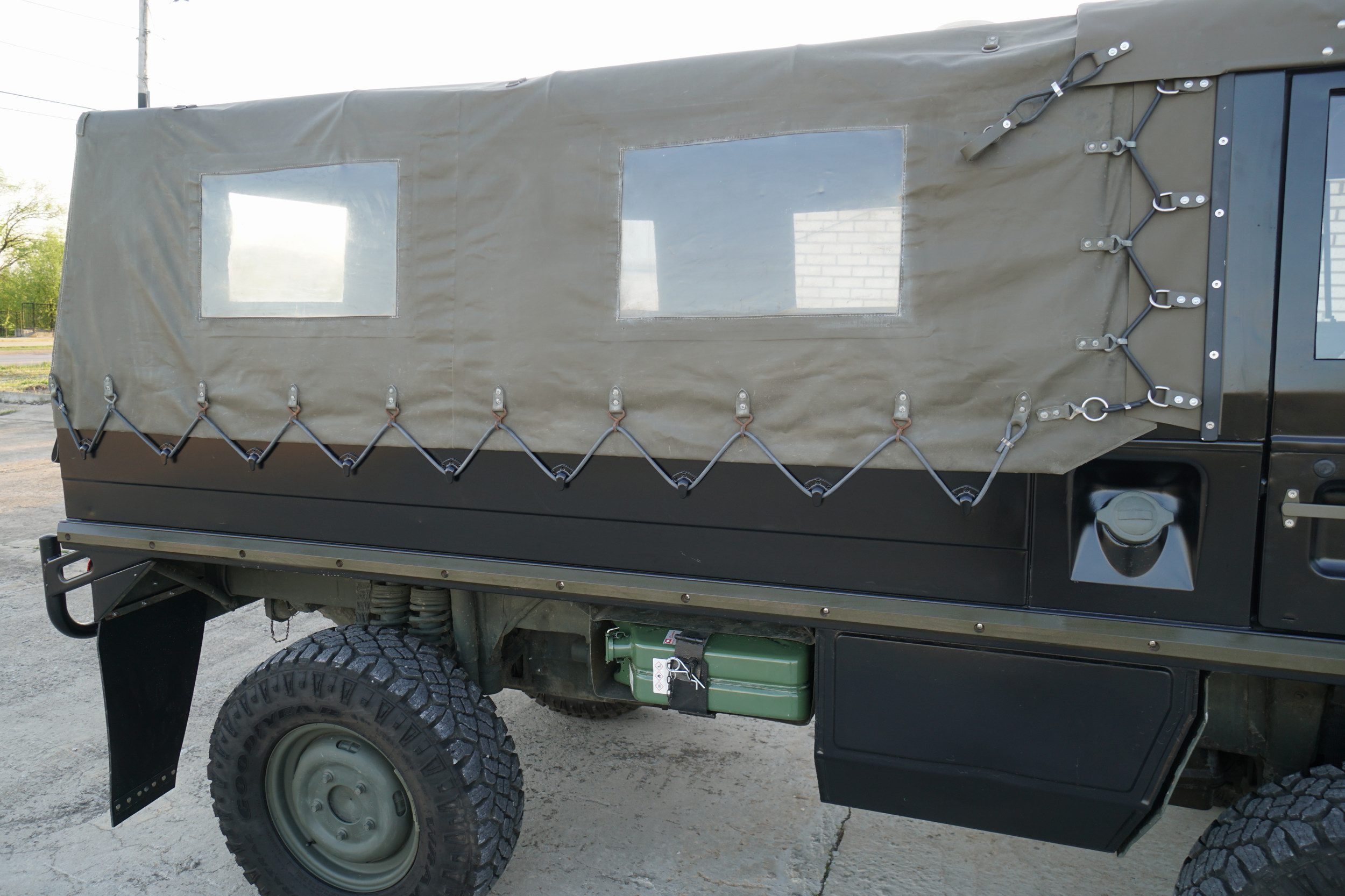 Troop Carrier in Black very nice condition 
Clean ..
