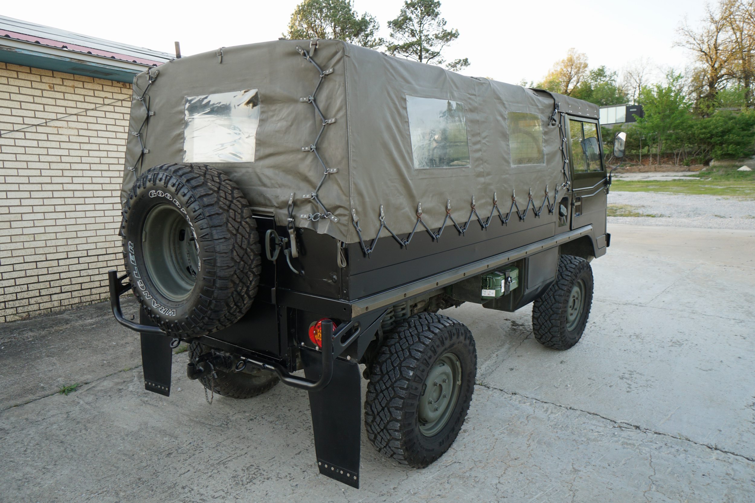 Troop Carrier in Black very nice condition 
Clean ..