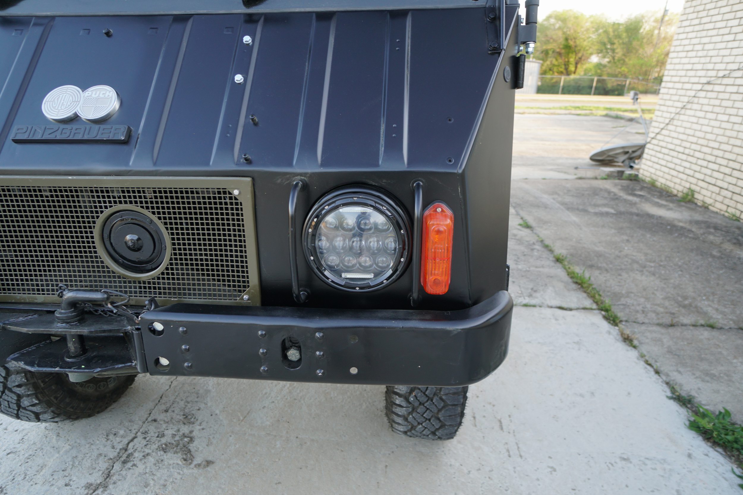 Troop Carrier in Black very nice condition 
Clean ..