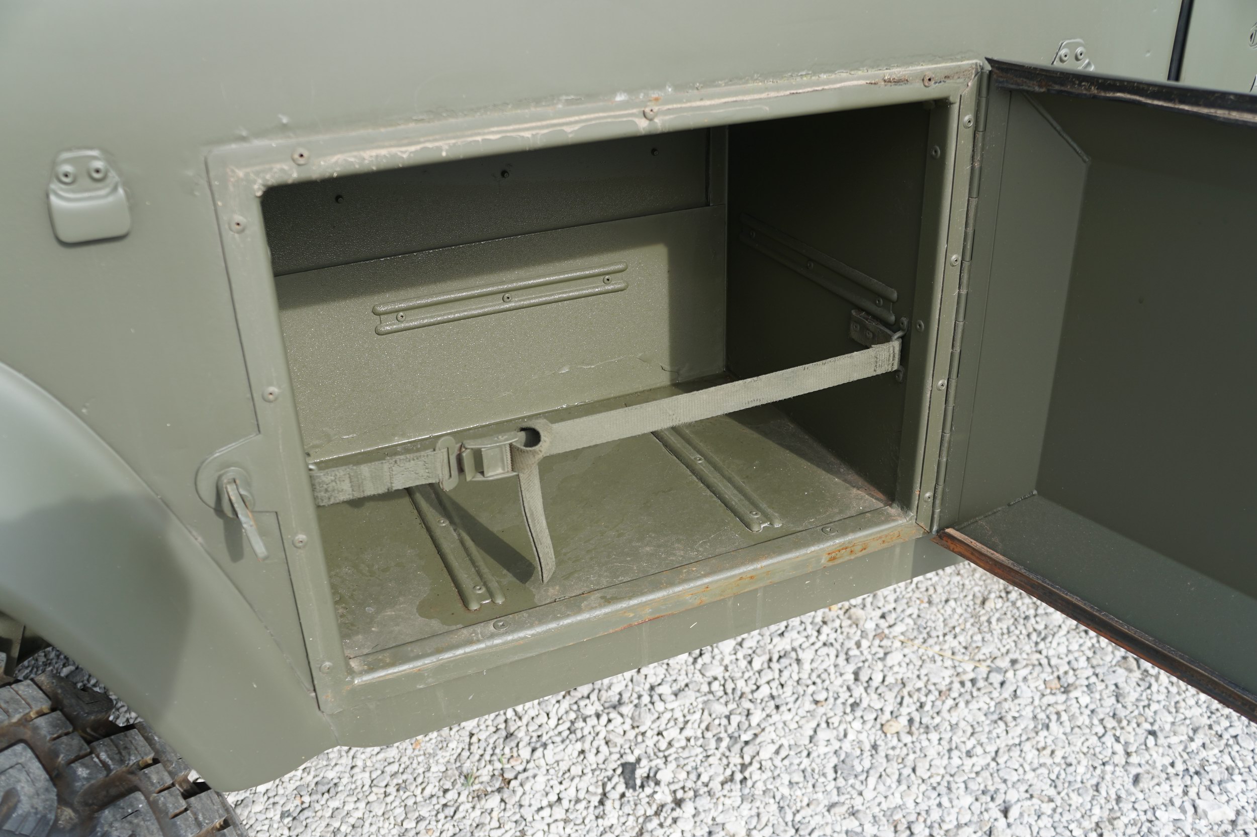 Original British Military Radio Truck Hardtop  TUM ..