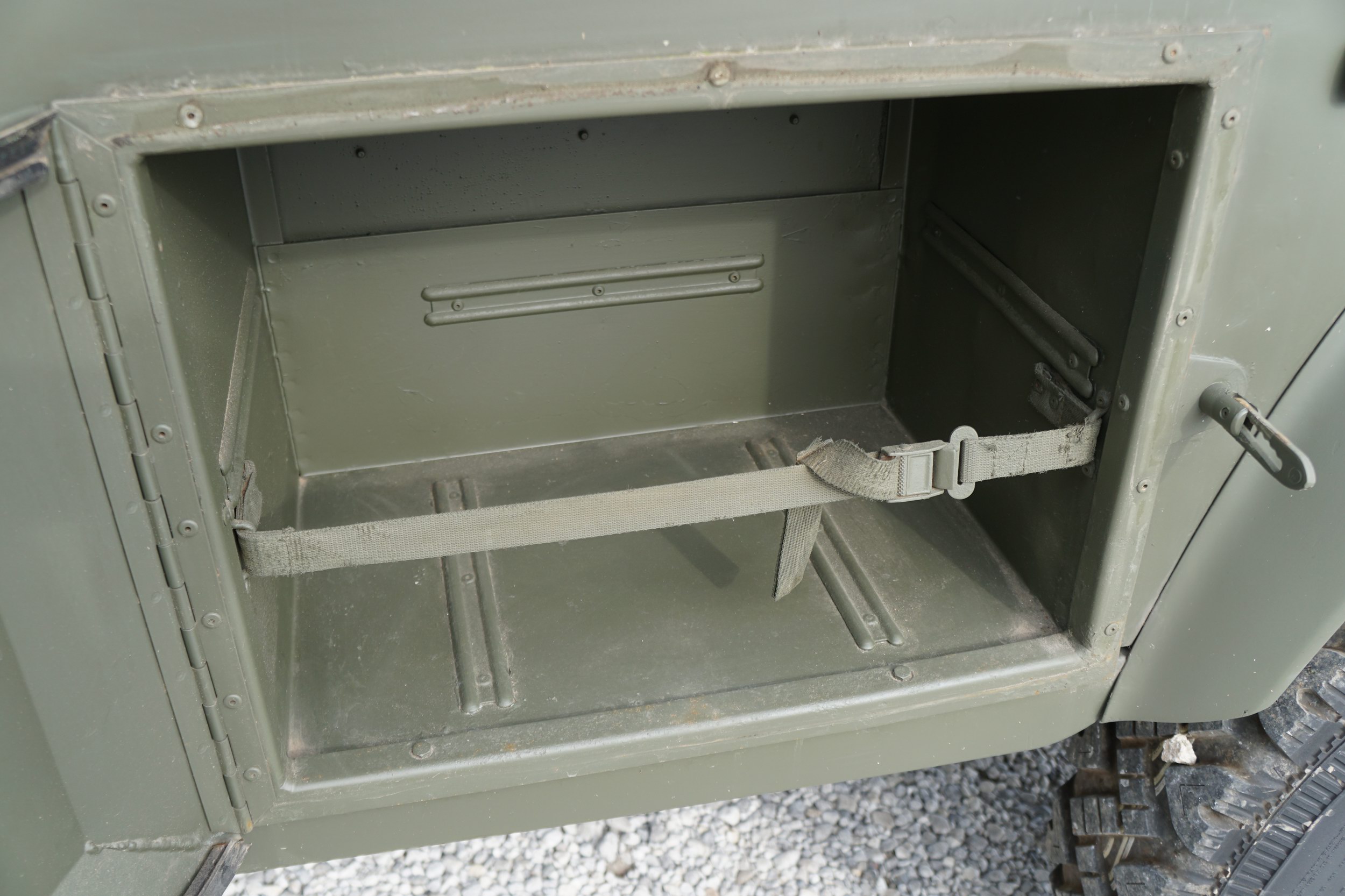 Original British Military Radio Truck Hardtop  TUM ..