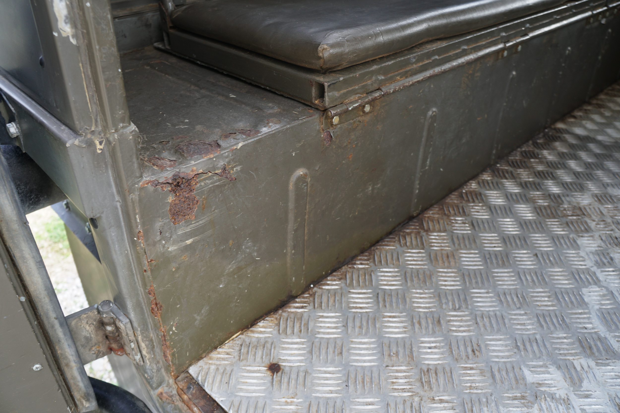 Swiss Army Troop Carrier, with Techno Top 
Good M ..