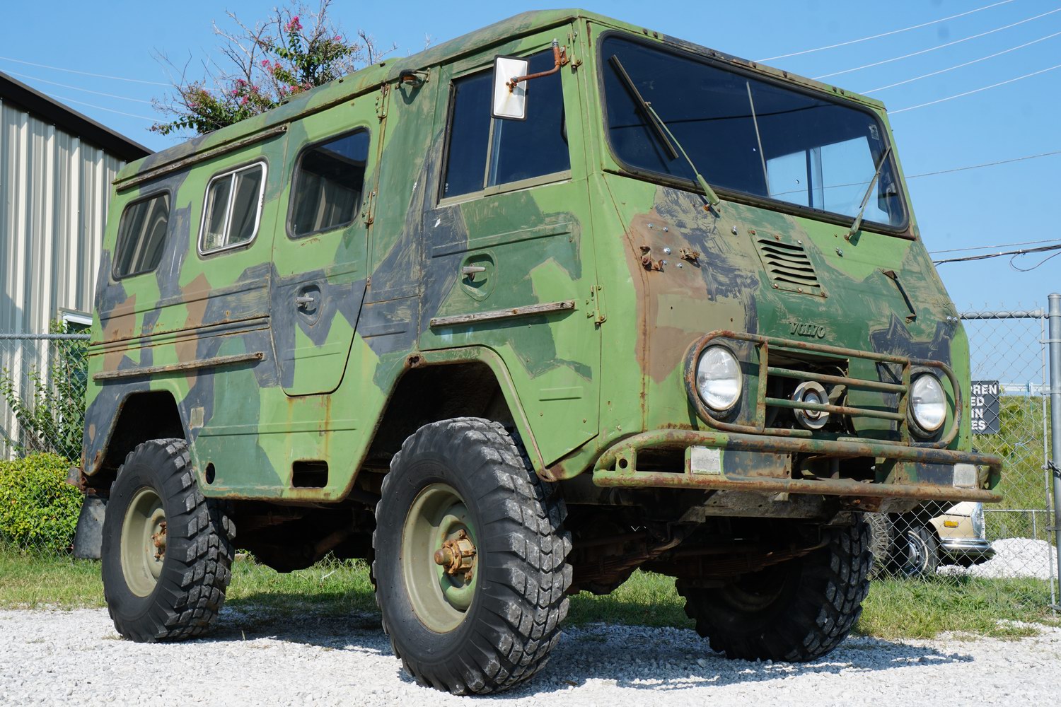 Volvo L3315  Radio Truck from Swedish Army  
The  ..