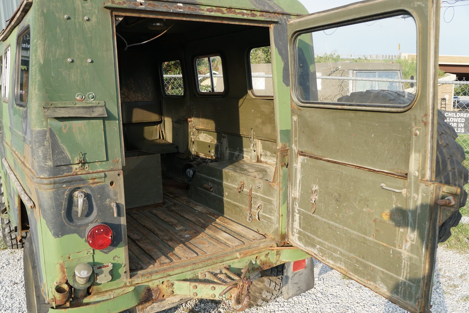 Volvo L3315  Radio Truck from Swedish Army  
The  ..