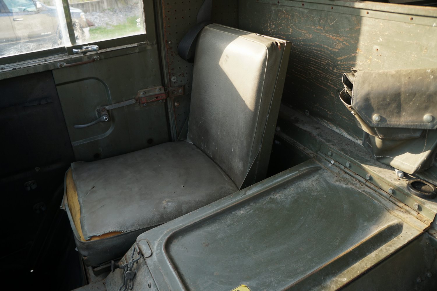Volvo L3315  Radio Truck from Swedish Army  
The  ..