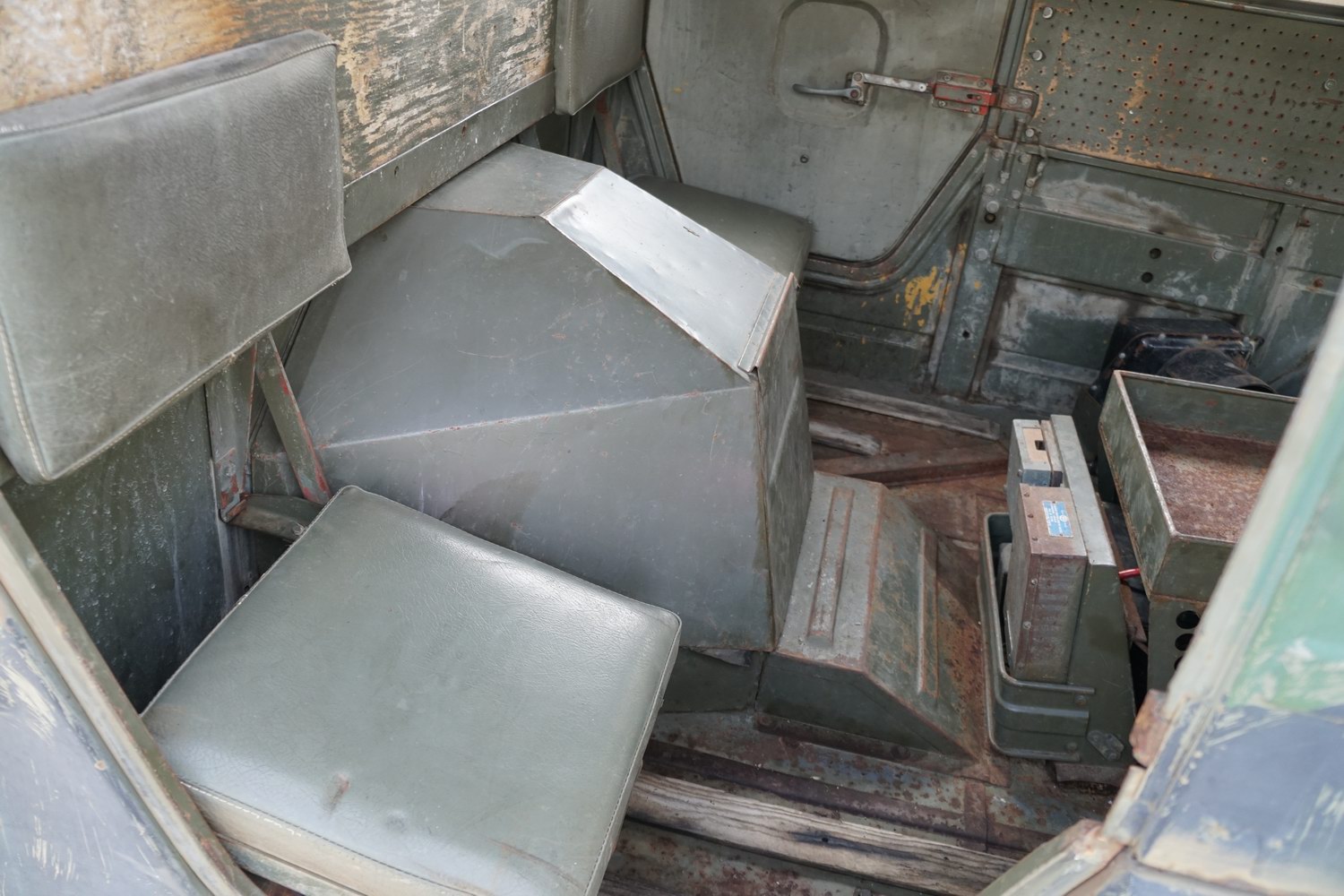 Volvo L3315  Radio Truck from Swedish Army  
The  ..