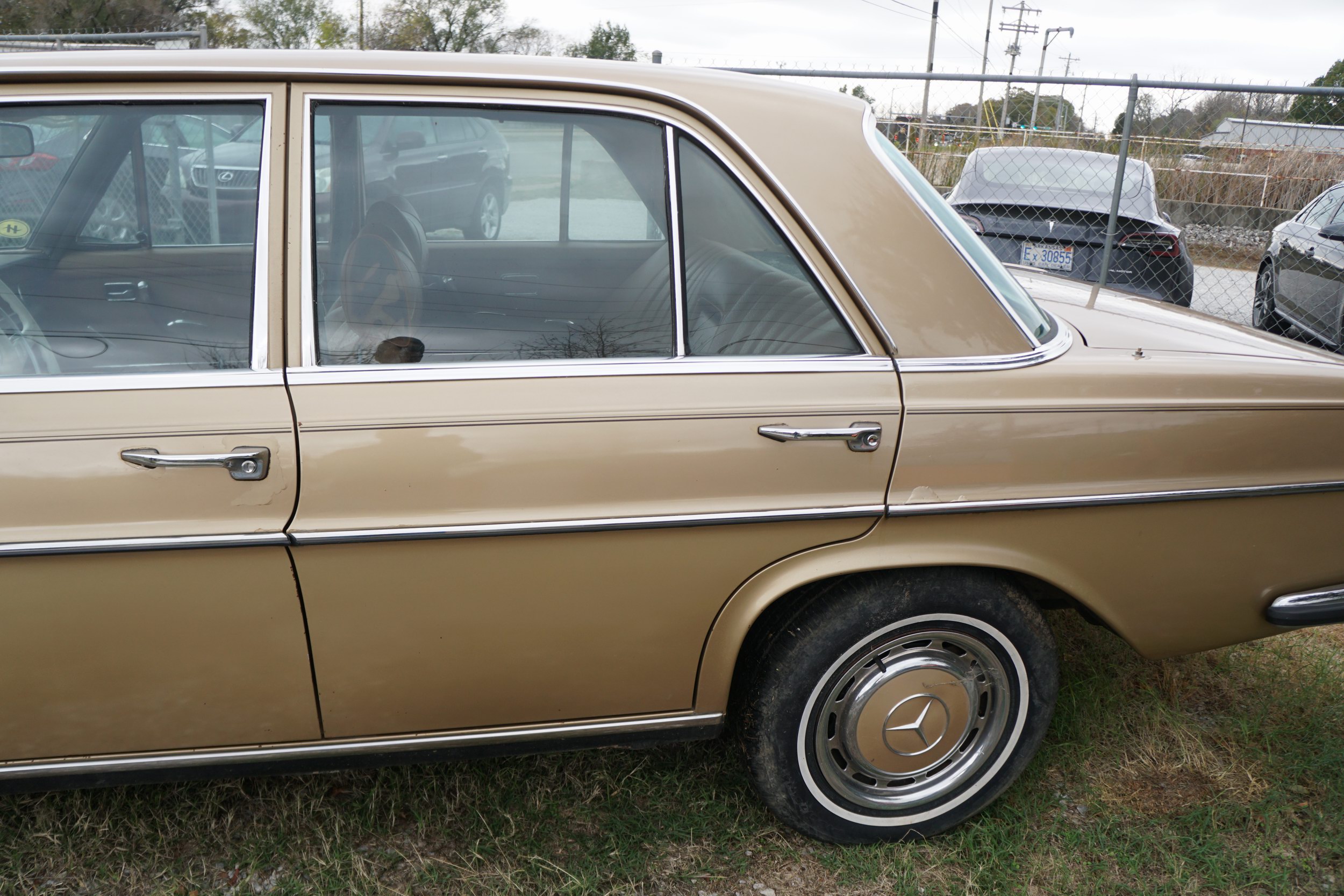 Mercedes 280SE   Starts and Drives 
All Original, ..