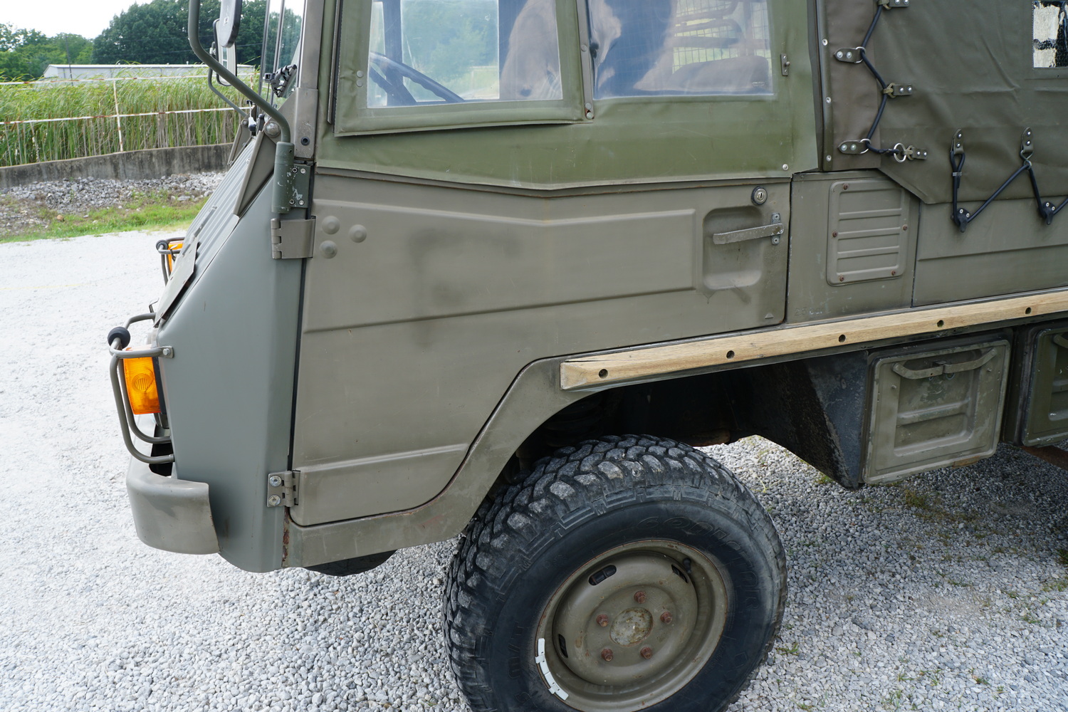 Austrian Military 712M Troop Carrier in good condi ..
