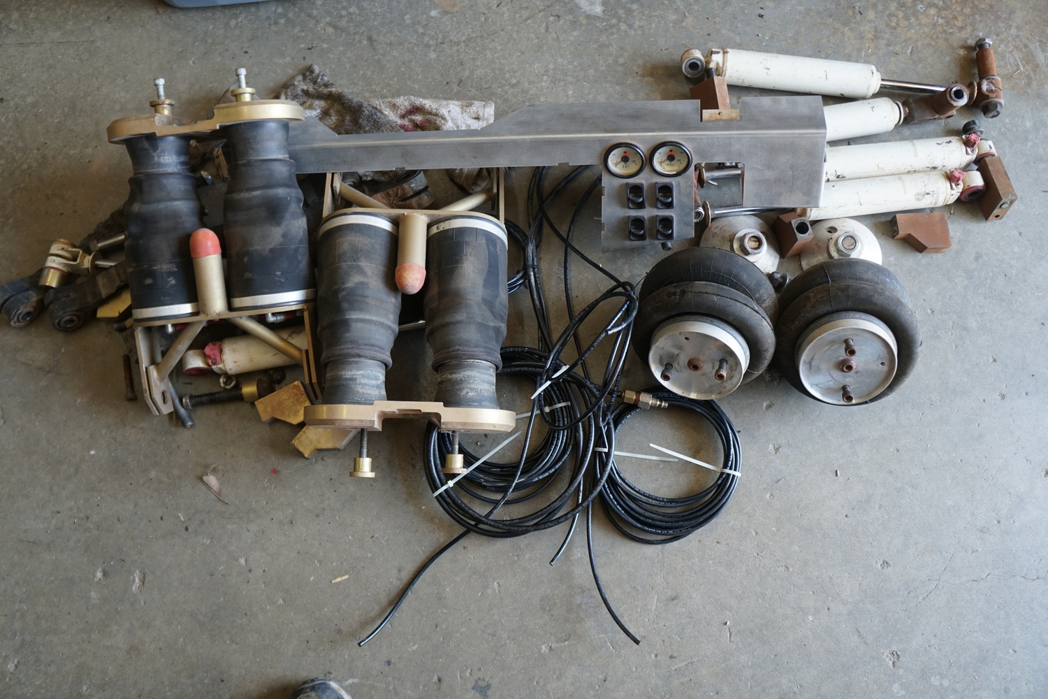Air Suspension System. Was intalled on a Pinzgauer ..