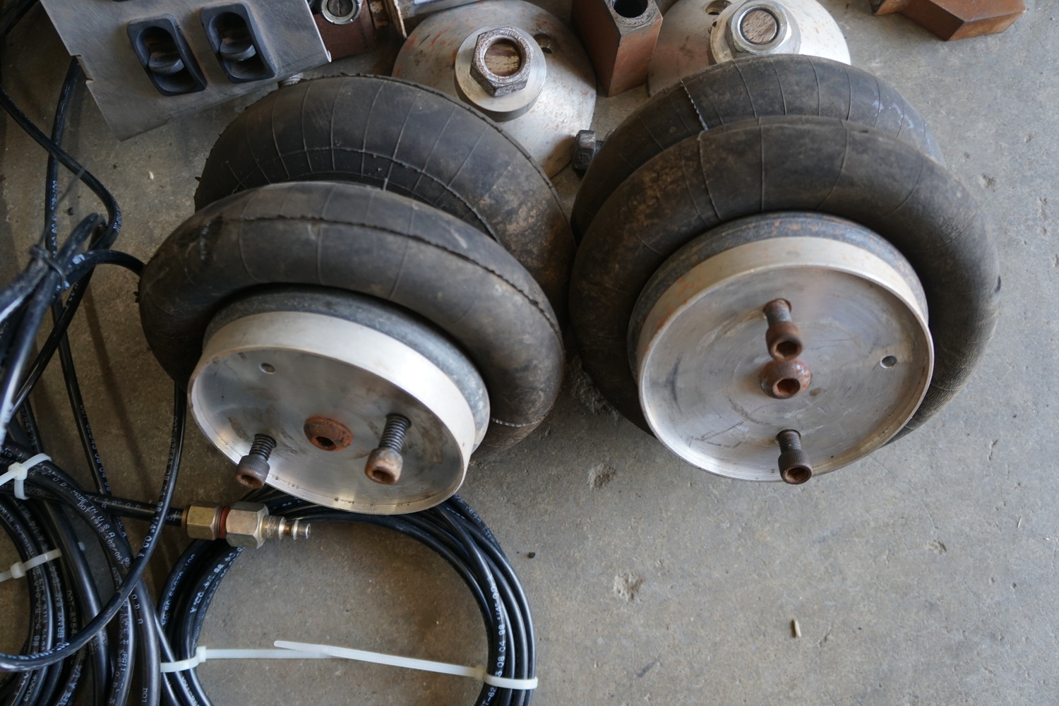 Air Suspension System. Was intalled on a Pinzgauer ..