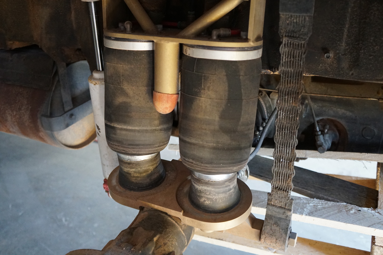 Air Suspension System. Was intalled on a Pinzgauer ..
