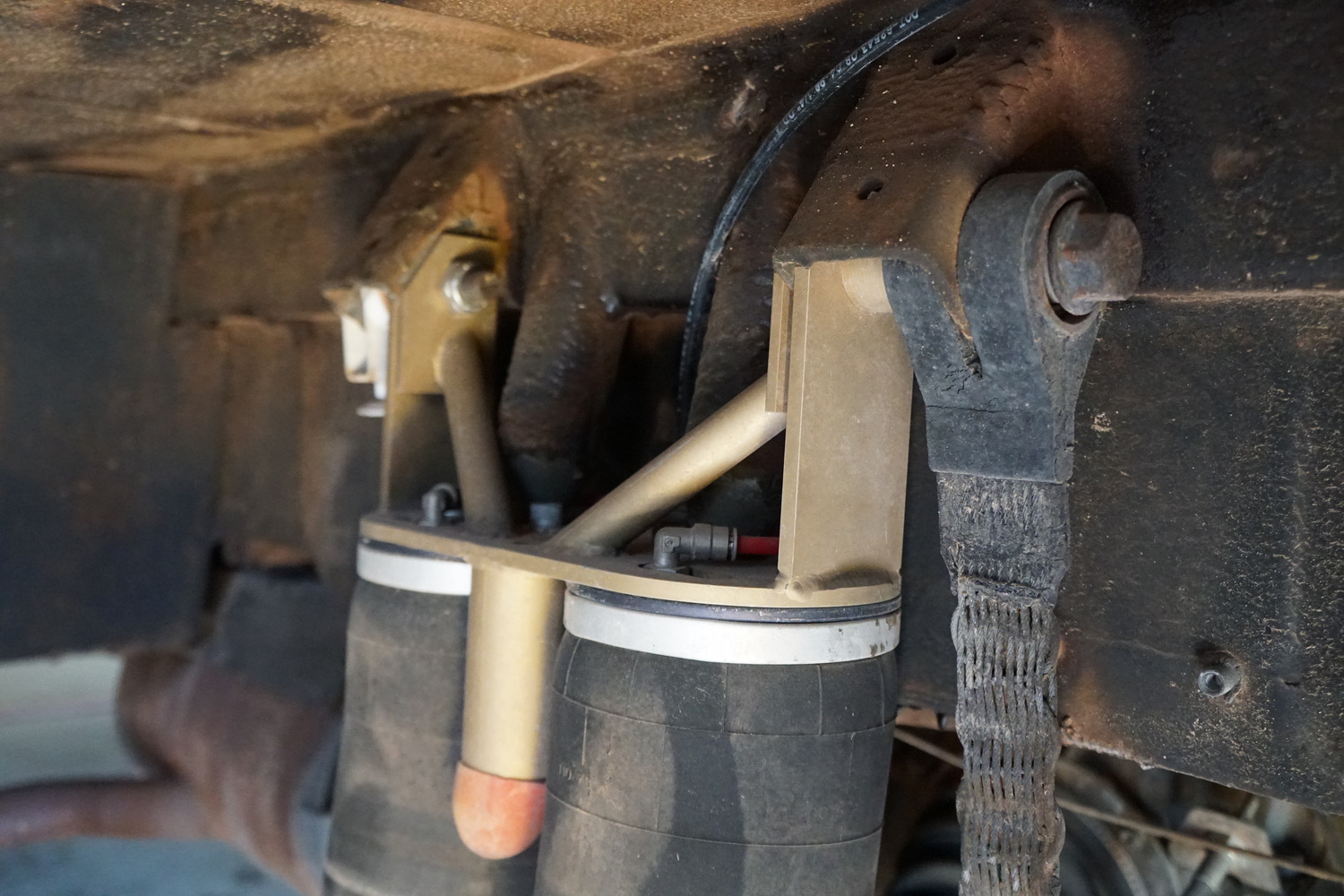 Air Suspension System. Was intalled on a Pinzgauer ..