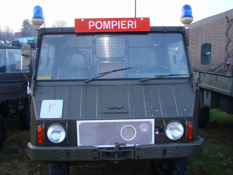 All original 6x6 Swiss Military Firetruck with ver ..