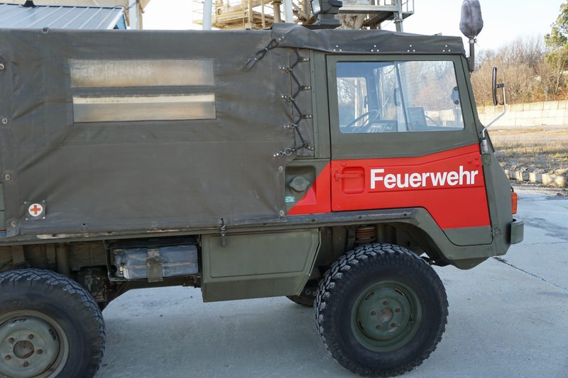 All original 6x6 Swiss Military Firetruck with ver ..