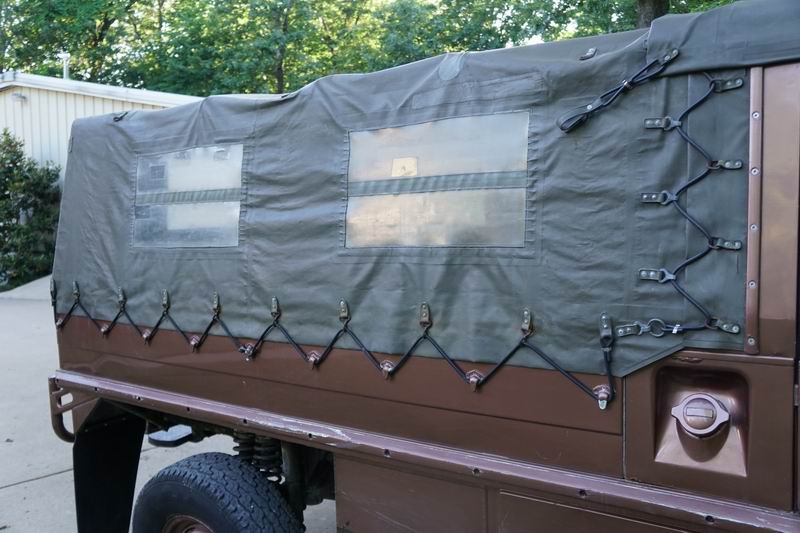 Troop Carrier with 4 rear seats. 
In good mechani ..