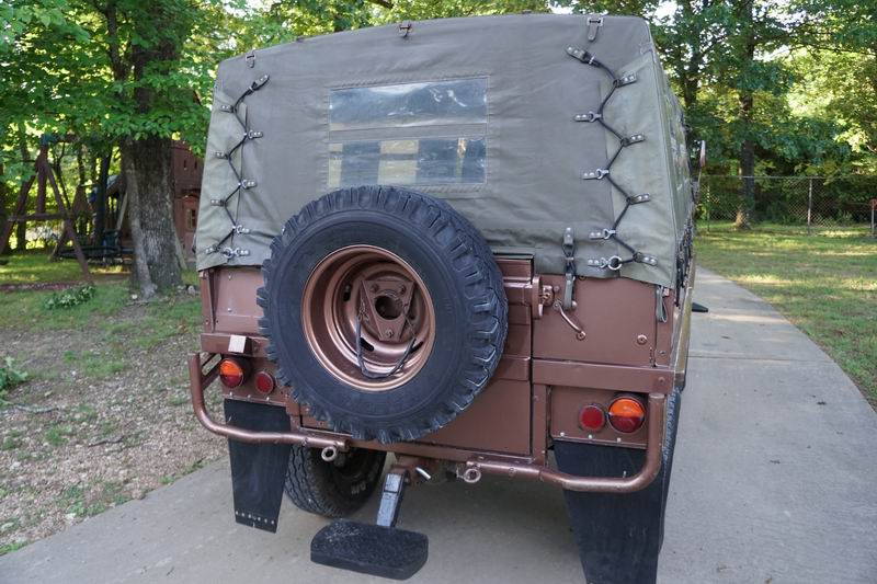 Troop Carrier with 4 rear seats. 
In good mechani ..