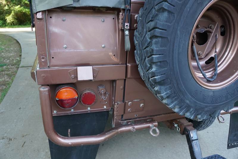 Troop Carrier with 4 rear seats. 
In good mechani ..