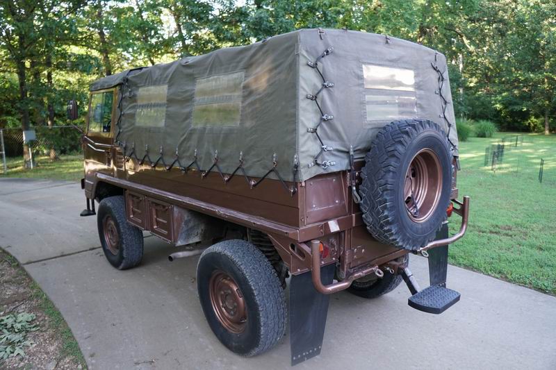 Troop Carrier with 4 rear seats. 
In good mechani ..