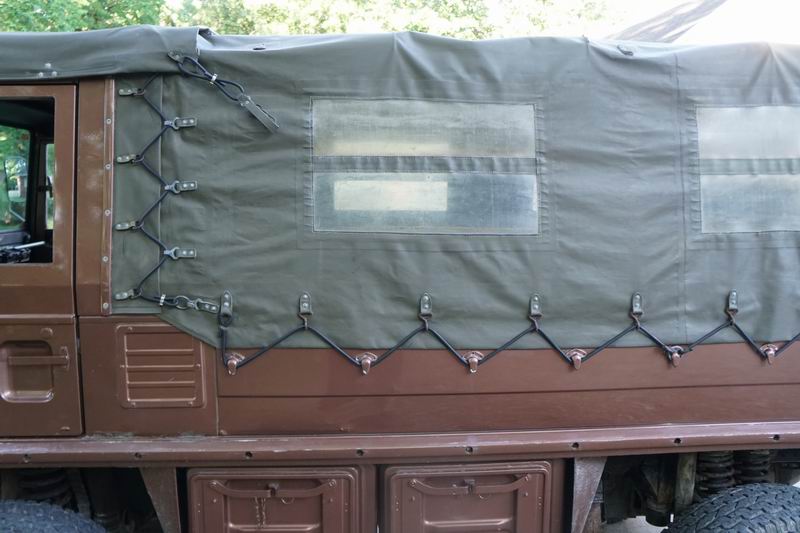 Troop Carrier with 4 rear seats. 
In good mechani ..