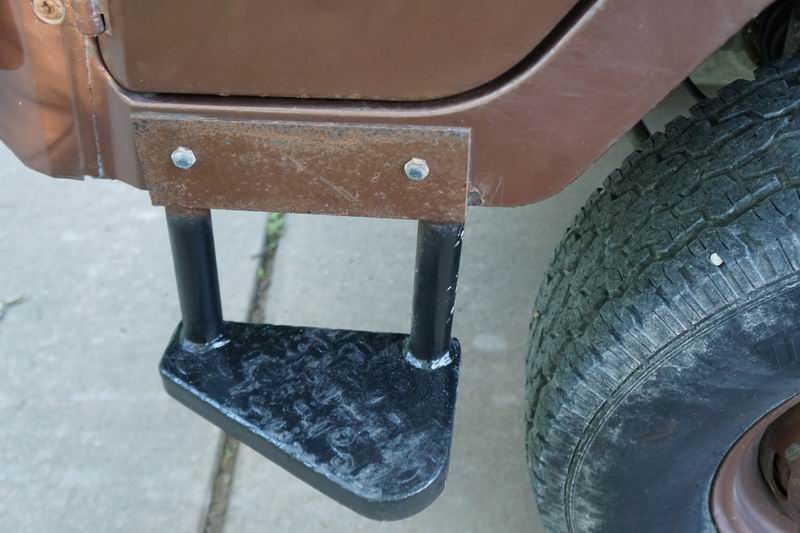 Troop Carrier with 4 rear seats. 
In good mechani ..