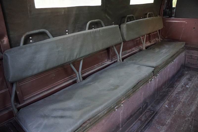 Troop Carrier with 4 rear seats. 
In good mechani ..