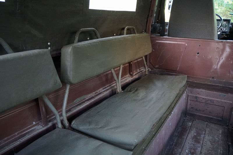 Troop Carrier with 4 rear seats. 
In good mechani ..
