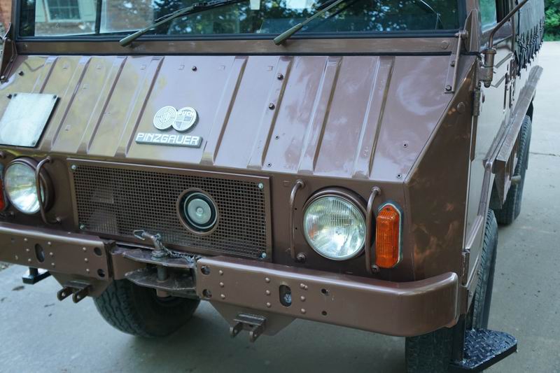 Troop Carrier with 4 rear seats. 
In good mechani ..