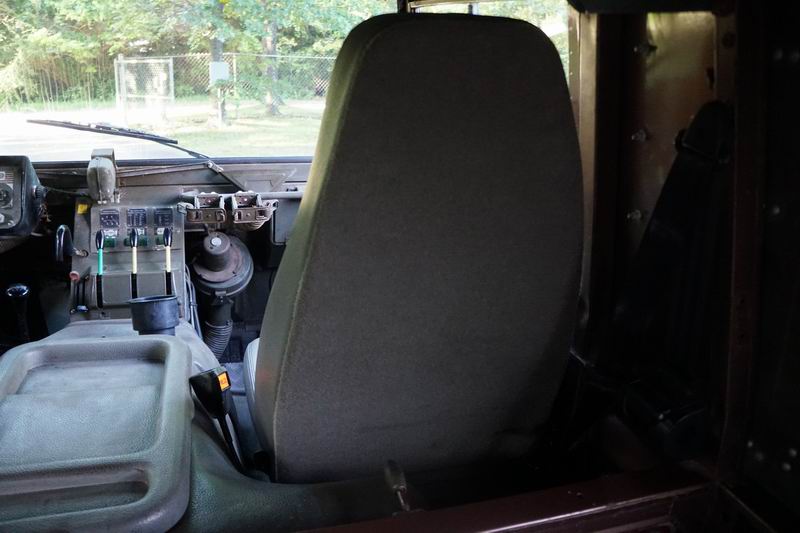 Troop Carrier with 4 rear seats. 
In good mechani ..